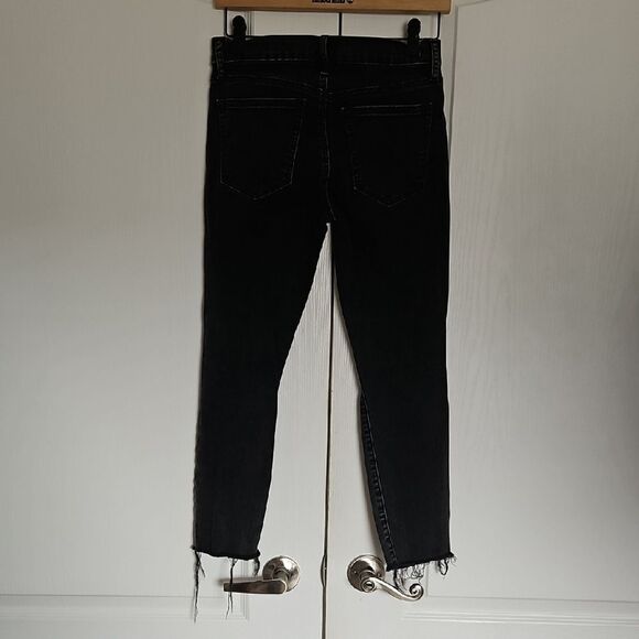GAP Black Ankle Cropped Jeans with Frayed Hem - Picture 4 of 16